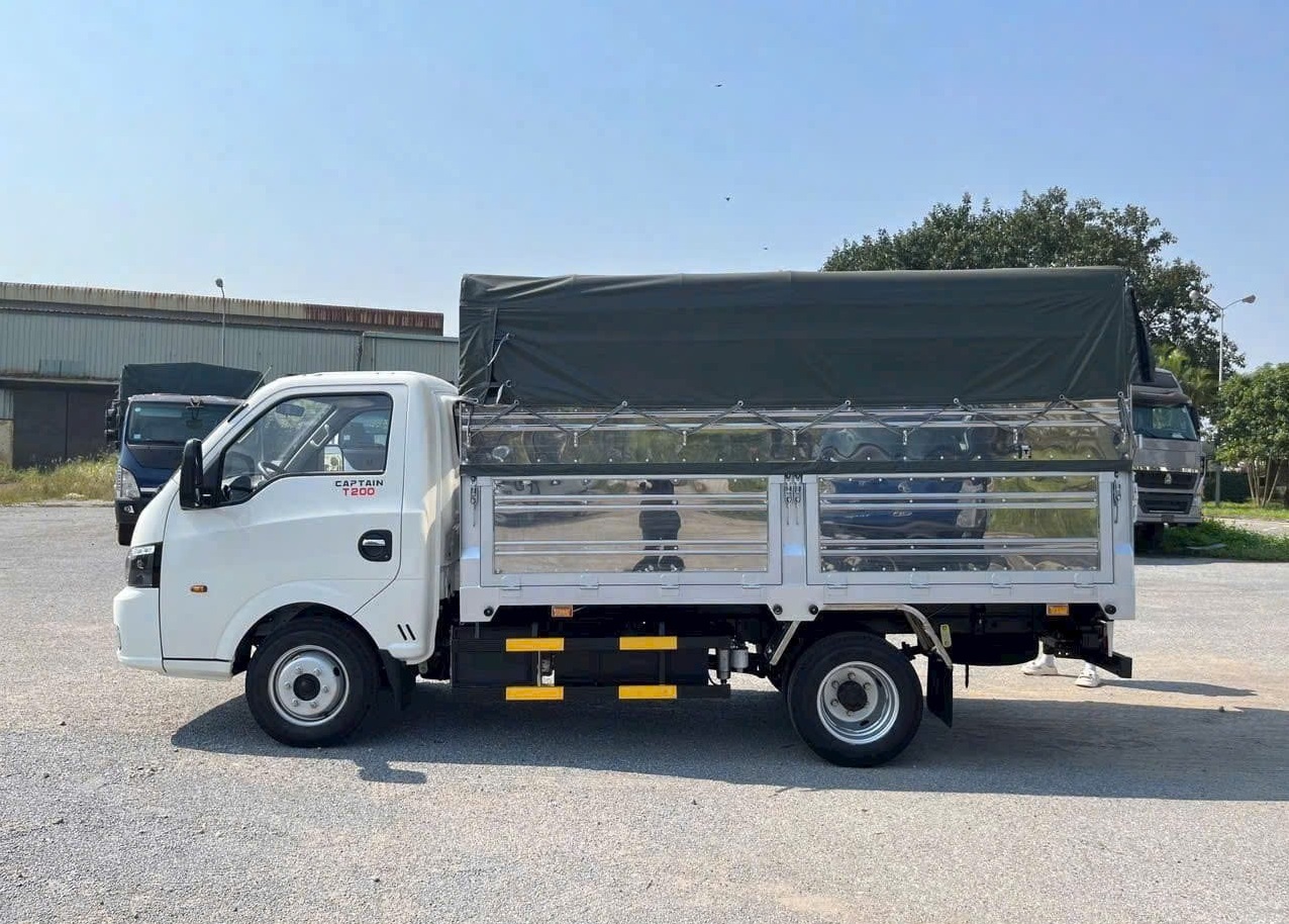 So sánh TMT Captain T200 và Suzuki Carry Truck 1T9 – Xe tải 2 tấn nào đáng mua năm 2025?